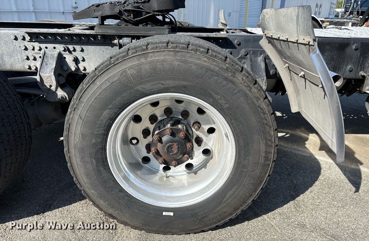 image for item YA0495 2011 Mack CXU613 semi truck