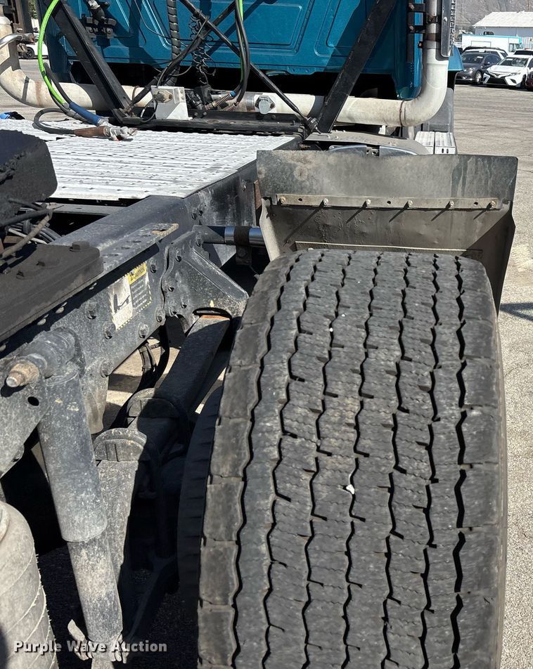 image for item YA0495 2011 Mack CXU613 semi truck