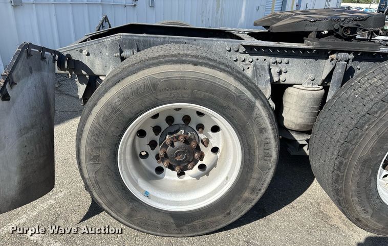 image for item YA0495 2011 Mack CXU613 semi truck