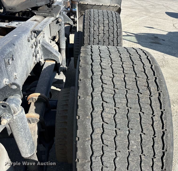 image for item YA0495 2011 Mack CXU613 semi truck