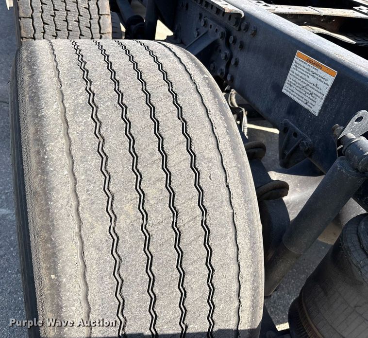 image for item YA0495 2011 Mack CXU613 semi truck