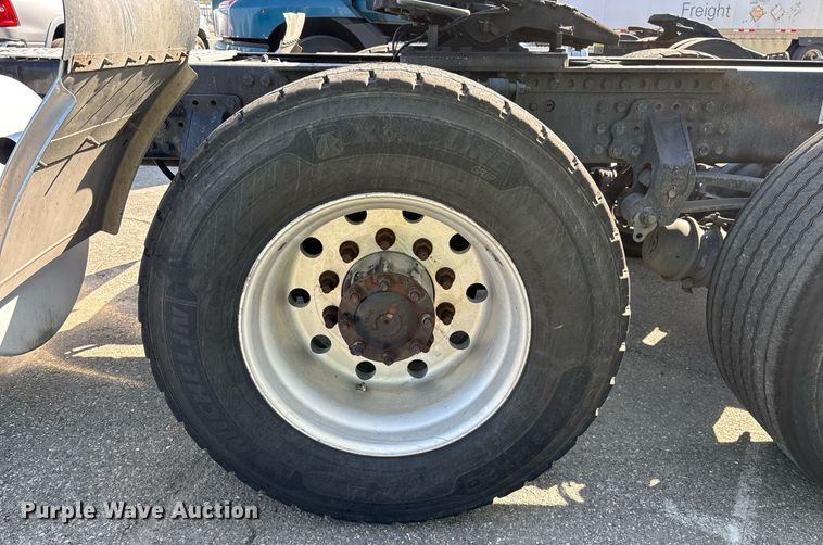 image for item YA0495 2011 Mack CXU613 semi truck