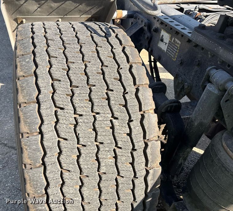 image for item YA0495 2011 Mack CXU613 semi truck