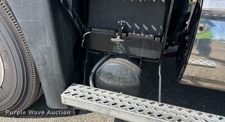 image for item YA0496 2019 Mack AN42T semi truck