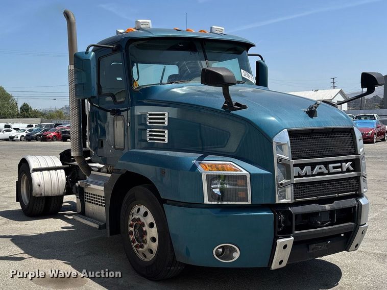 image for item YA0497 2019 Mack AN42T semi truck