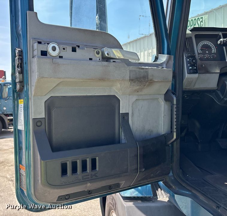 image for item YA0497 2019 Mack AN42T semi truck