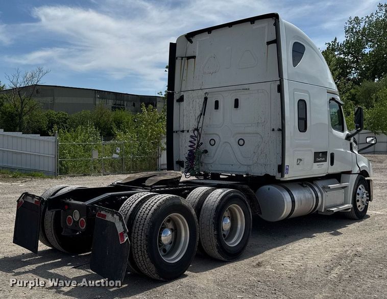 image for item YA0524 2020 Freightliner Cascadia 126 semi truck