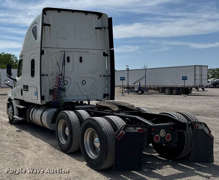 image for item YA0524 2020 Freightliner Cascadia 126 semi truck