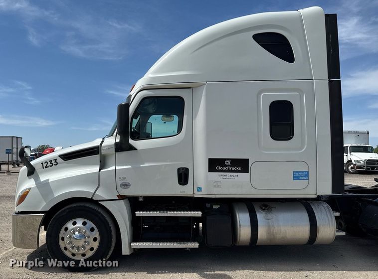 image for item YA0524 2020 Freightliner Cascadia 126 semi truck