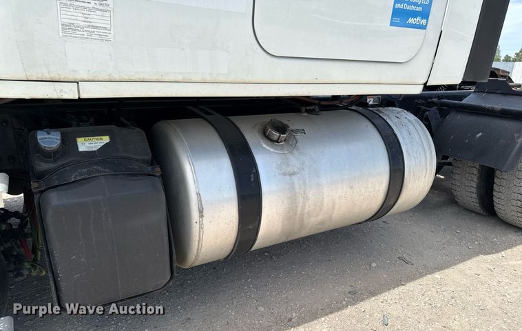 image for item YA0524 2020 Freightliner Cascadia 126 semi truck