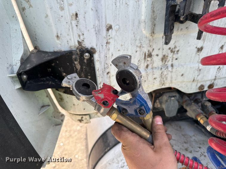 image for item YA0524 2020 Freightliner Cascadia 126 semi truck