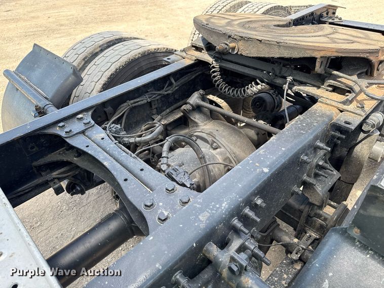 image for item YA0524 2020 Freightliner Cascadia 126 semi truck