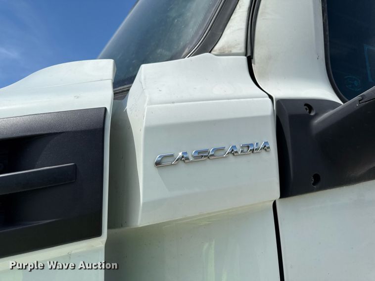 image for item YA0524 2020 Freightliner Cascadia 126 semi truck