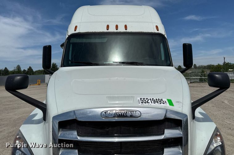 image for item YA0524 2020 Freightliner Cascadia 126 semi truck