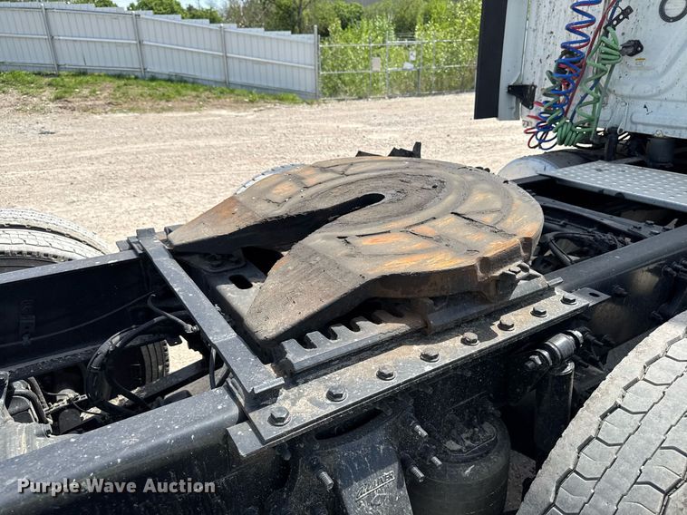 image for item YA0524 2020 Freightliner Cascadia 126 semi truck