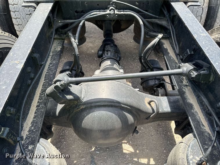 image for item YA0524 2020 Freightliner Cascadia 126 semi truck