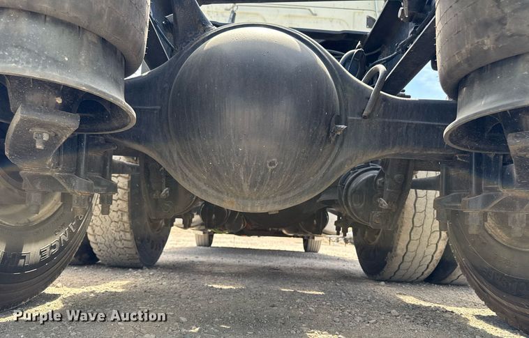 image for item YA0524 2020 Freightliner Cascadia 126 semi truck