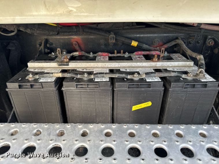 image for item YA0524 2020 Freightliner Cascadia 126 semi truck