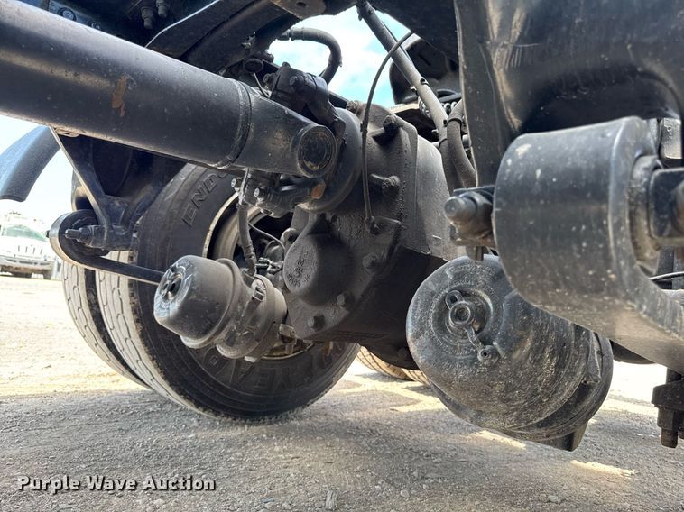 image for item YA0524 2020 Freightliner Cascadia 126 semi truck