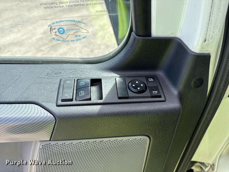 image for item YA0524 2020 Freightliner Cascadia 126 semi truck