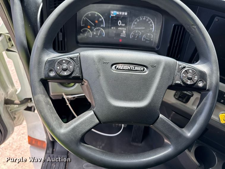 image for item YA0524 2020 Freightliner Cascadia 126 semi truck