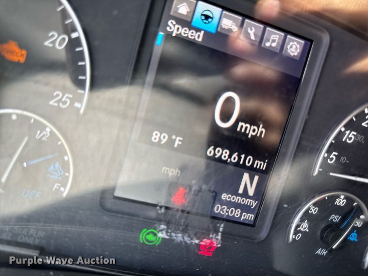 image for item YA0524 2020 Freightliner Cascadia 126 semi truck