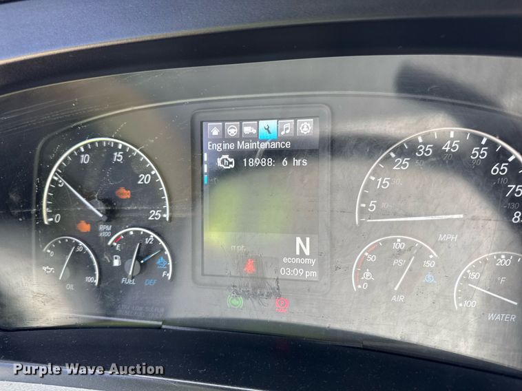 image for item YA0524 2020 Freightliner Cascadia 126 semi truck