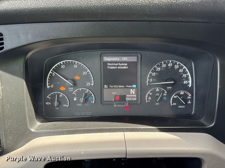 image for item YA0524 2020 Freightliner Cascadia 126 semi truck