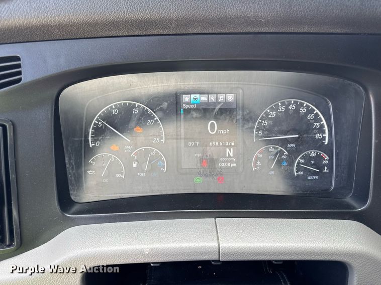 image for item YA0524 2020 Freightliner Cascadia 126 semi truck