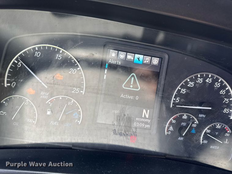 image for item YA0524 2020 Freightliner Cascadia 126 semi truck