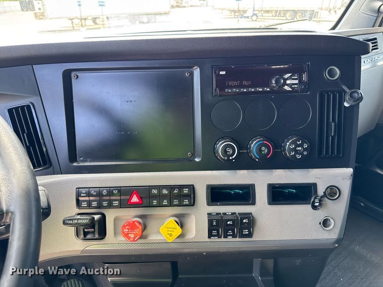 image for item YA0524 2020 Freightliner Cascadia 126 semi truck