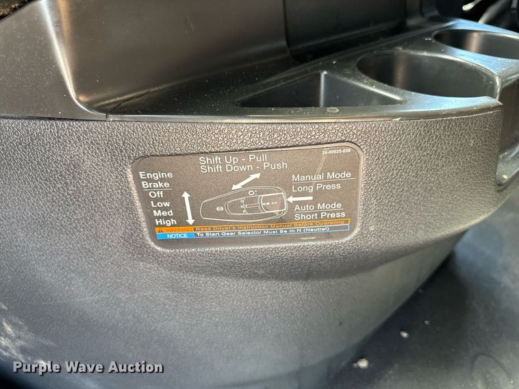 image for item YA0524 2020 Freightliner Cascadia 126 semi truck