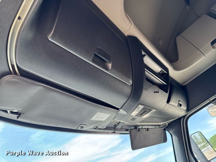 image for item YA0524 2020 Freightliner Cascadia 126 semi truck