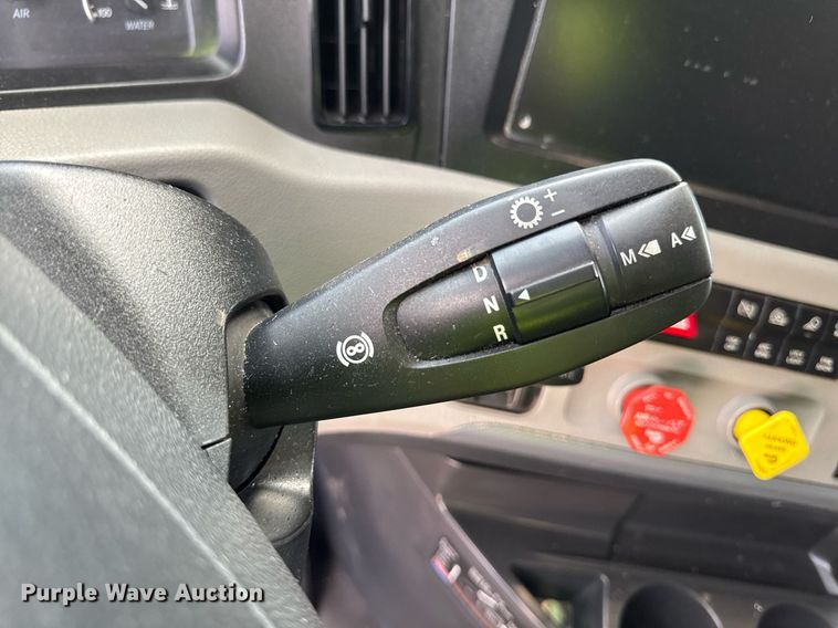 image for item YA0524 2020 Freightliner Cascadia 126 semi truck