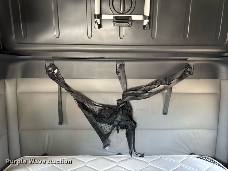 image for item YA0524 2020 Freightliner Cascadia 126 semi truck