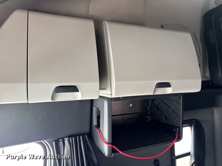 image for item YA0524 2020 Freightliner Cascadia 126 semi truck