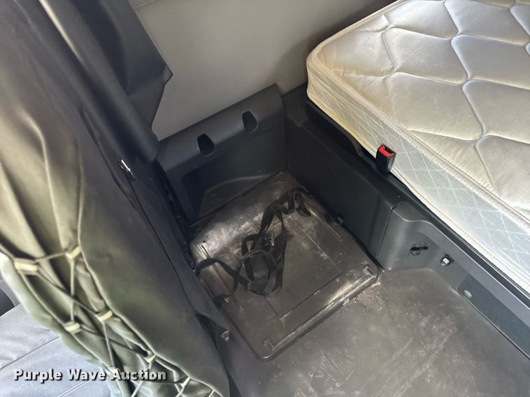 image for item YA0524 2020 Freightliner Cascadia 126 semi truck