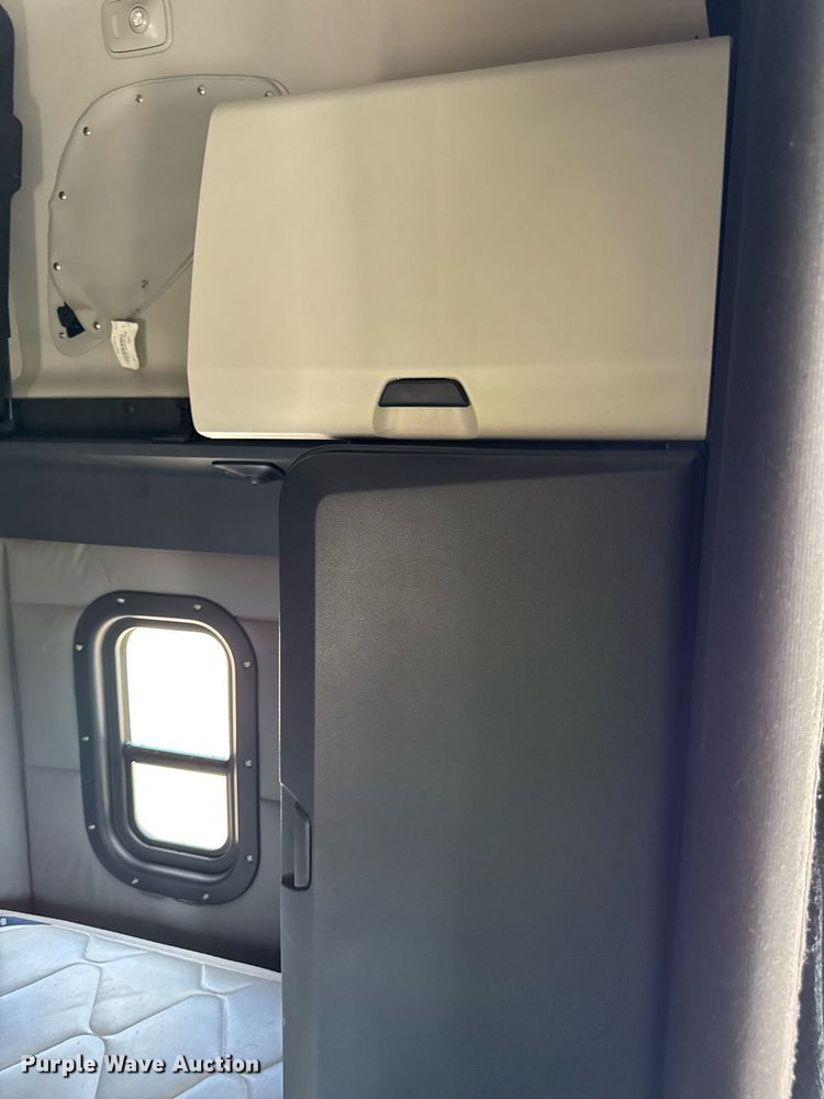 image for item YA0524 2020 Freightliner Cascadia 126 semi truck