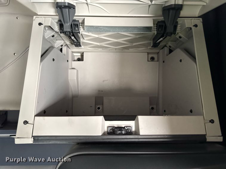 image for item YA0524 2020 Freightliner Cascadia 126 semi truck