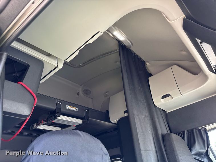 image for item YA0524 2020 Freightliner Cascadia 126 semi truck