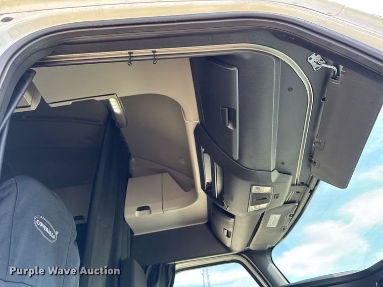 image for item YA0524 2020 Freightliner Cascadia 126 semi truck