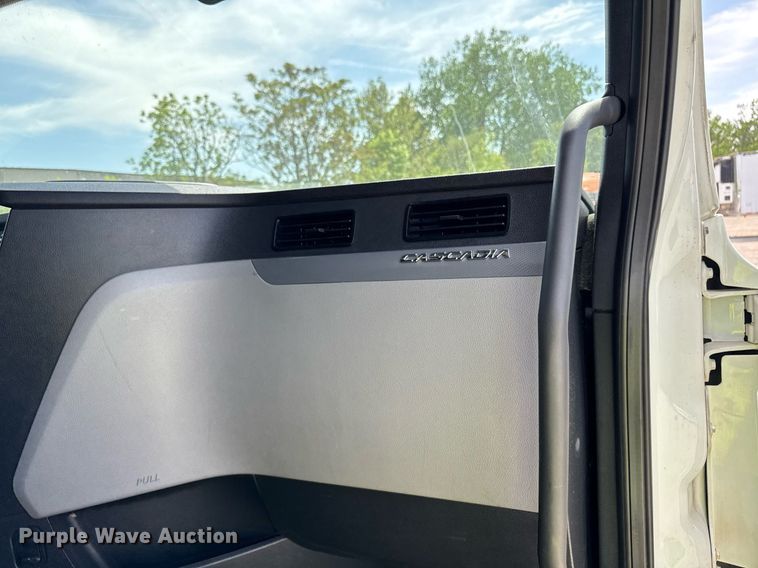 image for item YA0524 2020 Freightliner Cascadia 126 semi truck