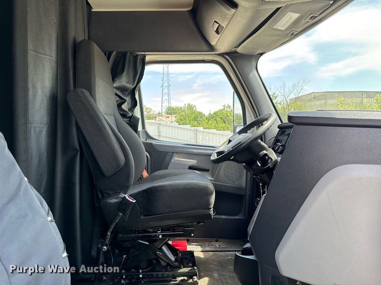 image for item YA0524 2020 Freightliner Cascadia 126 semi truck