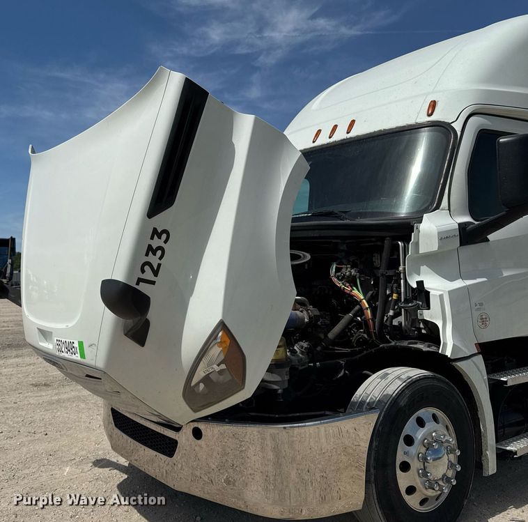 image for item YA0524 2020 Freightliner Cascadia 126 semi truck