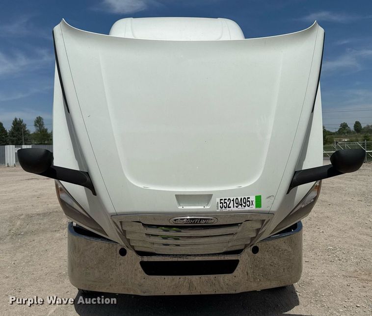 image for item YA0524 2020 Freightliner Cascadia 126 semi truck