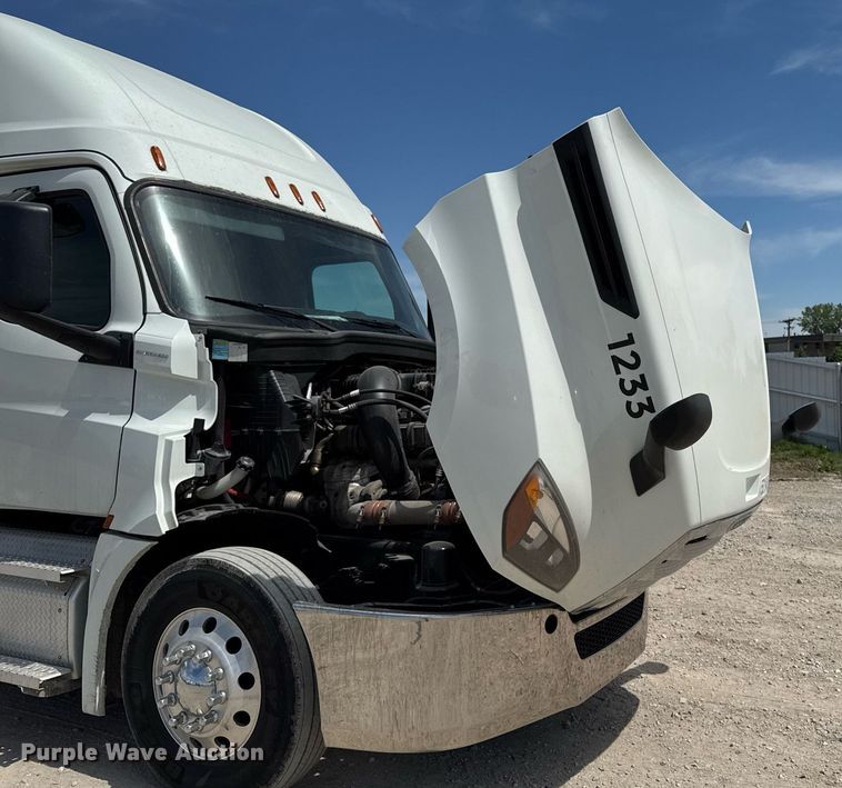 image for item YA0524 2020 Freightliner Cascadia 126 semi truck