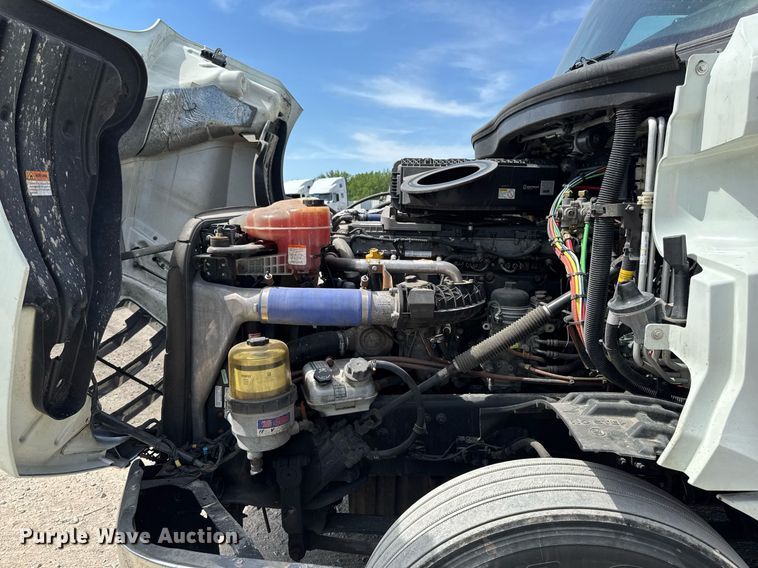 image for item YA0524 2020 Freightliner Cascadia 126 semi truck