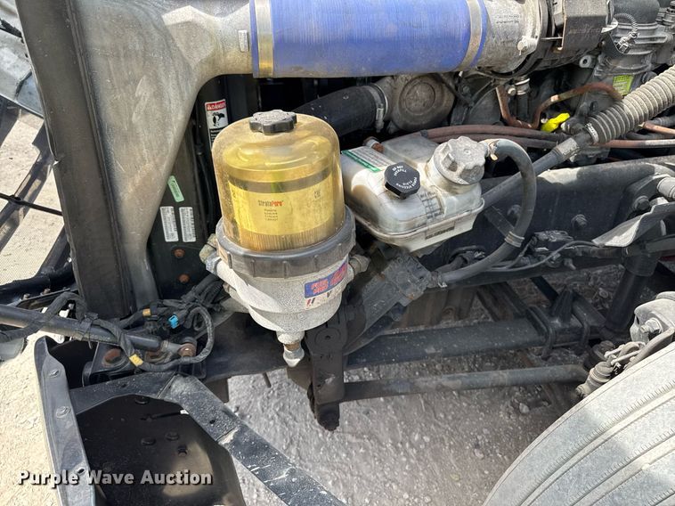 image for item YA0524 2020 Freightliner Cascadia 126 semi truck