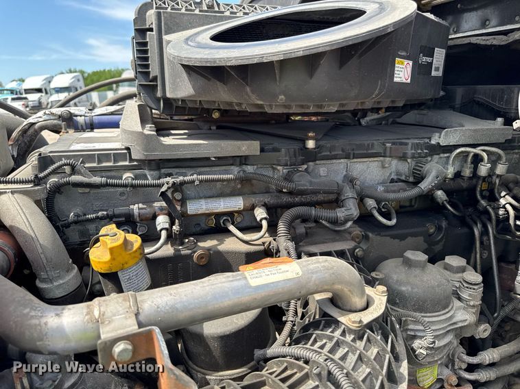 image for item YA0524 2020 Freightliner Cascadia 126 semi truck