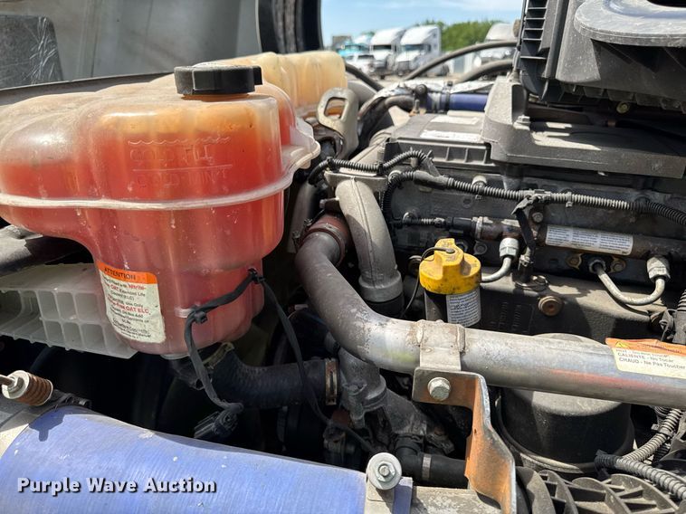 image for item YA0524 2020 Freightliner Cascadia 126 semi truck